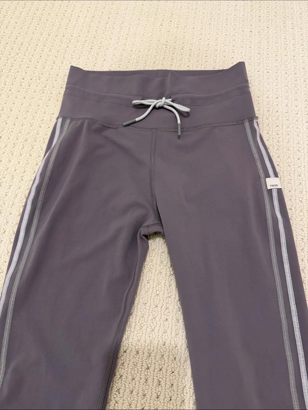 Vuori Gray Daily Leggings with Side Stripes - Size Medium - Picture 4 of 8